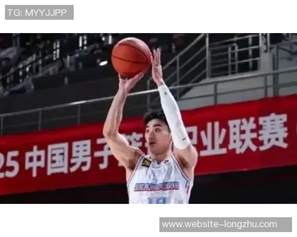 CBA同曦队与青岛队激战正酣谁能在这场对决中笑到最后